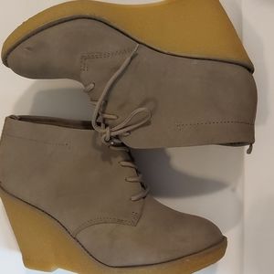 OLD Navy Wedge Ankle Boots Size 8